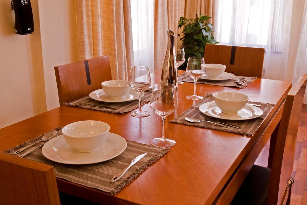 Gemsuites Serviced Apartments State House Найробі Номер фото